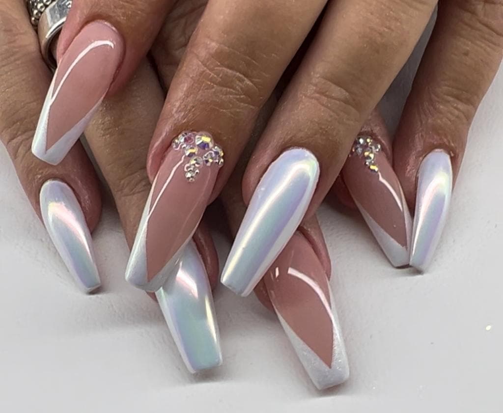 Holographische Nägel mit Strass