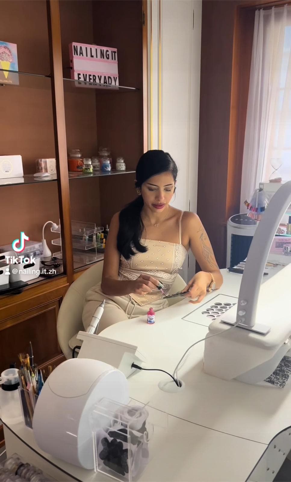 Helana bei der Arbeit – Helana Heleny Nails Studio Winterthur